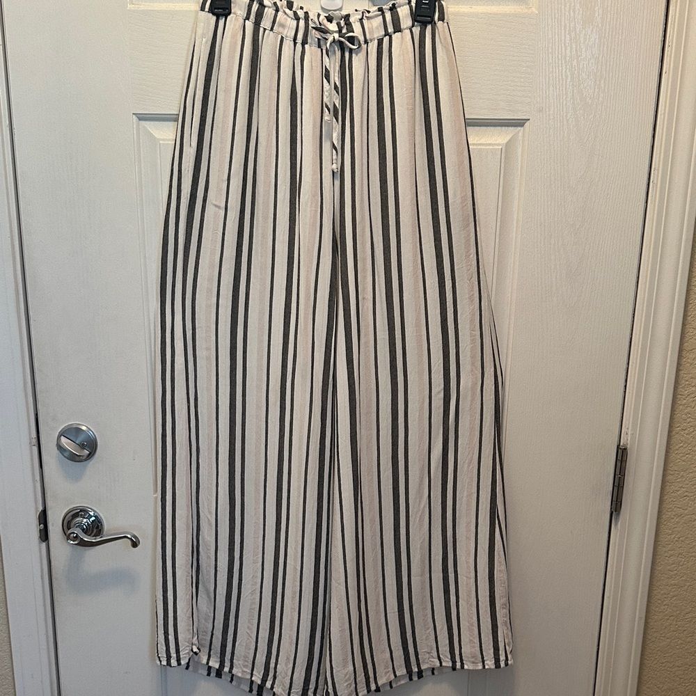 American Eagle Outfitters White & Gray Vertical Stripe Wide Leg Pants Size Sm